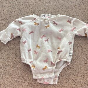 Cream Long-Sleeve Baby Bodysuit with Pink & Gold Horse Print